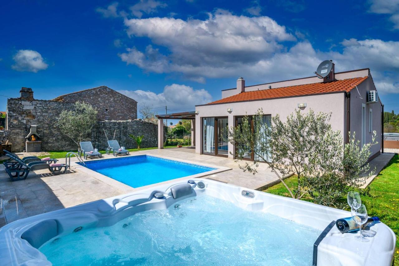 Bobo Family House With Pool Villa Vodnjan Exterior photo